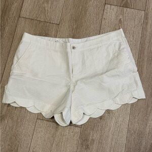 Lilly Pulitzer White Scalloped Hem Shorts NWOT